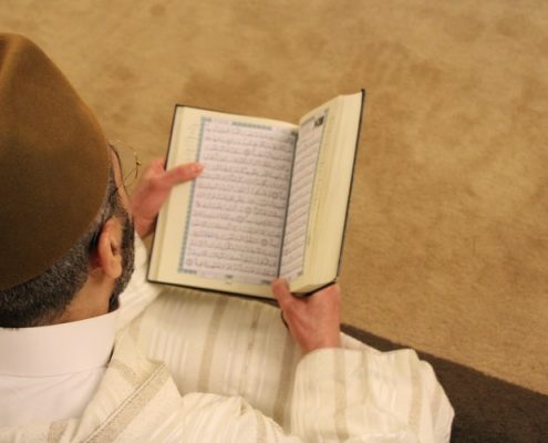 Resep Kepemimpinan ala Rasulullah Saw. dan orang membaca Al-quran
